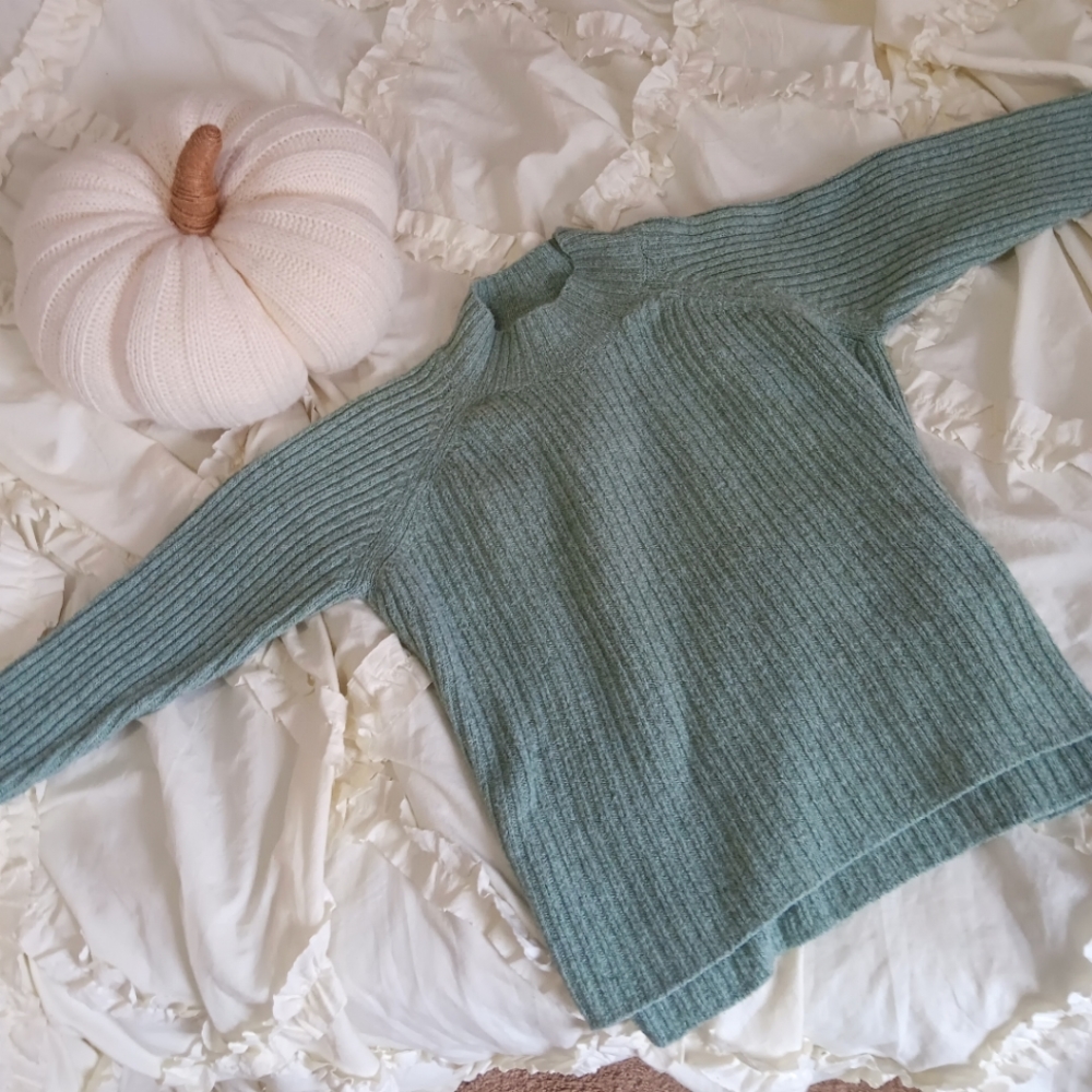 Old Navy green turtle neck sweater L (10-12)